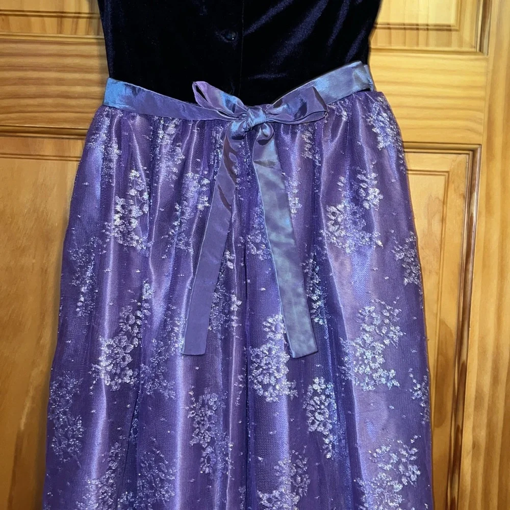 Girls formal velvet and lace pink dress, Size 8 - Picture 10 of 15